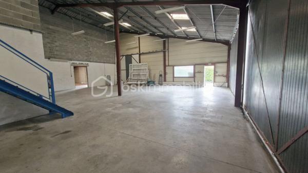 Local d activites de 650 m²