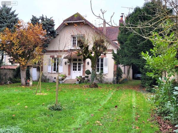 Maison de ville à vendre à Cloyes-les-Trois-Rivières dans l'Eure-et-Loir (28220), ref : JS/831   
Centre ville