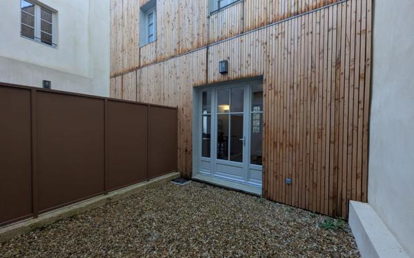 Maison à louer    2 pièces •  Estézargues