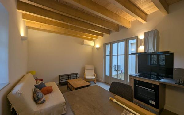 Maison à louer    2 pièces •  Estézargues