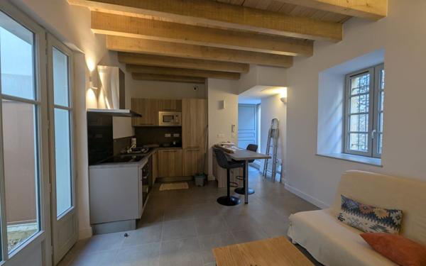 Maison à louer    2 pièces •  Estézargues
