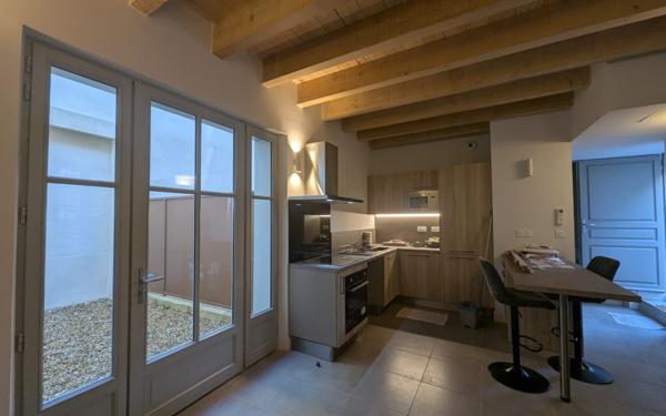 Maison à louer    2 pièces •  Estézargues