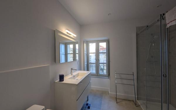 Maison à louer    2 pièces •  Estézargues