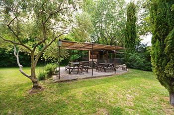 L'Isle-sur-la-Sorgue (84800) VENDU Imposant Mas dans village typique