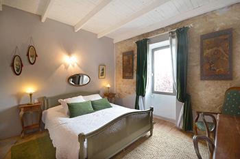 L'Isle-sur-la-Sorgue (84800) VENDU Imposant Mas dans village typique