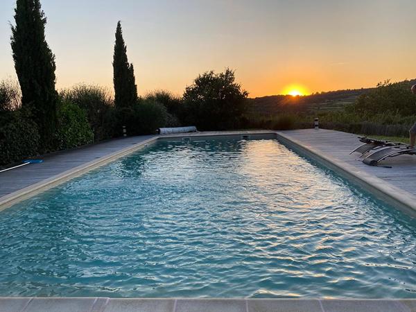 L'Isle-sur-la-Sorgue (84800) VENDU Imposant Mas dans village typique