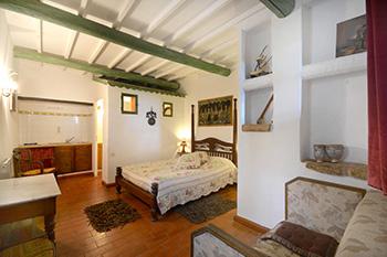 L'Isle-sur-la-Sorgue (84800) VENDU Imposant Mas dans village typique