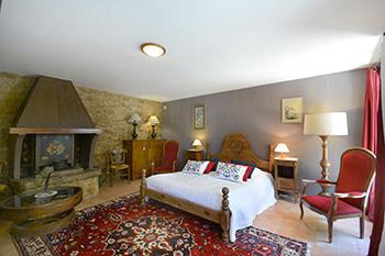 L'Isle-sur-la-Sorgue (84800) VENDU Imposant Mas dans village typique