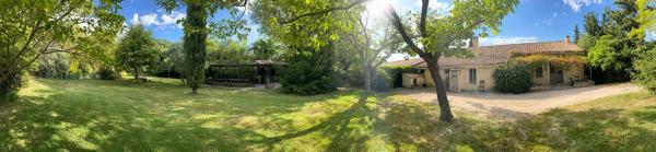 L'Isle-sur-la-Sorgue (84800) VENDU Imposant Mas dans village typique