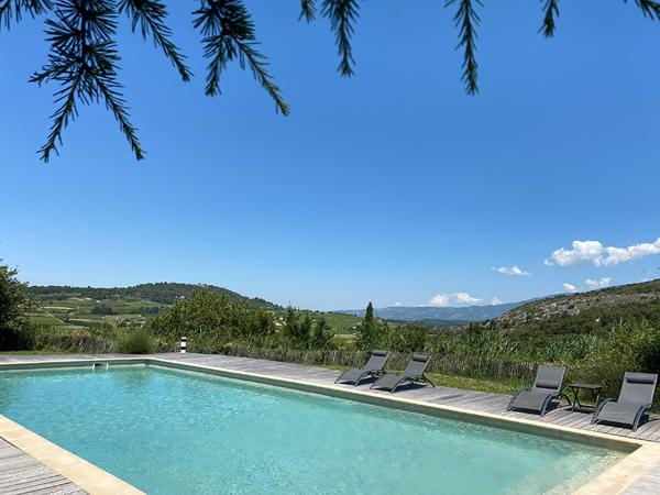 L'Isle-sur-la-Sorgue (84800) VENDU Imposant Mas dans village typique