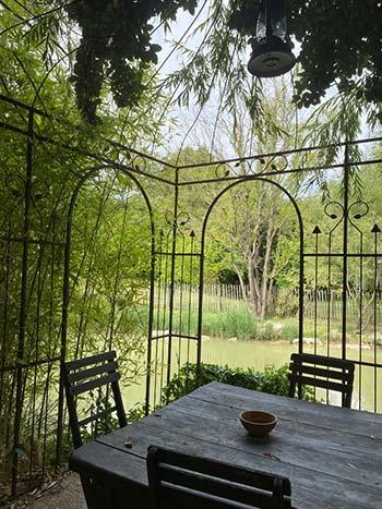 L'Isle-sur-la-Sorgue (84800) VENDU Imposant Mas dans village typique