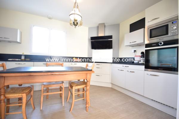 Maison contemporaine de plain pied sur 1600 m² de terrain