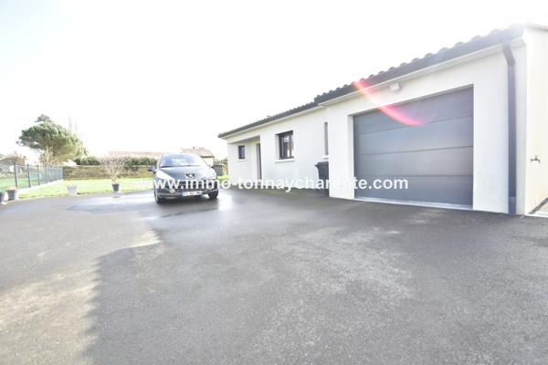 Maison contemporaine de plain pied sur 1600 m² de terrain