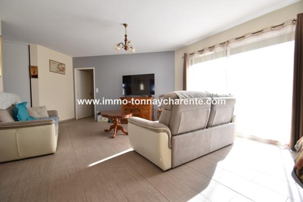 Maison contemporaine de plain pied sur 1600 m² de terrain