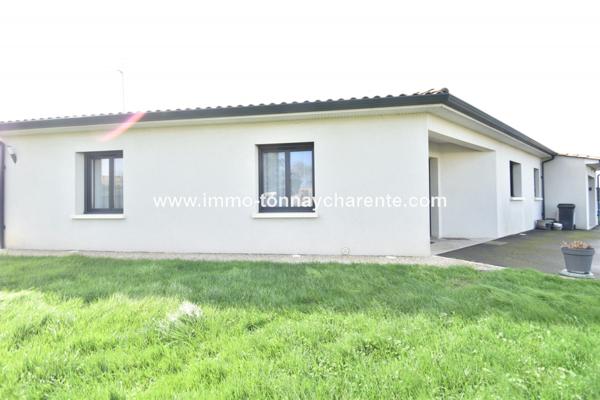 Maison contemporaine de plain pied sur 1600 m² de terrain