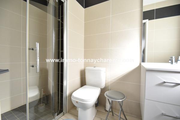 Maison contemporaine de plain pied sur 1600 m² de terrain