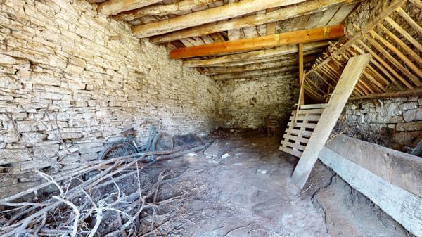 Bâtisse de 1844 à rénover ? Gros potentiel au coeur d'un village calme, entre Mauléon et Saint-Jean-Pied-de-Port