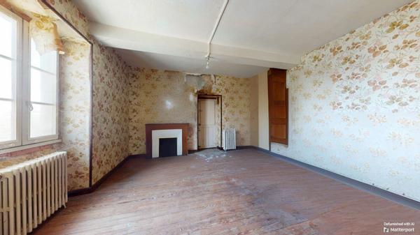 Bâtisse de 1844 à rénover ? Gros potentiel au coeur d'un village calme, entre Mauléon et Saint-Jean-Pied-de-Port