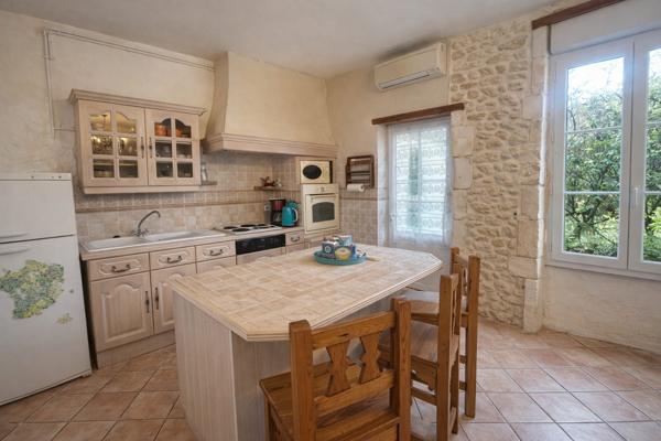 Maison de caractère pierres apparentes jardin centre Fouras, à 5 min des plages Fouras Maison de caractère pierres apparentes jardin centre Fouras, à 5 min des plages Fouras