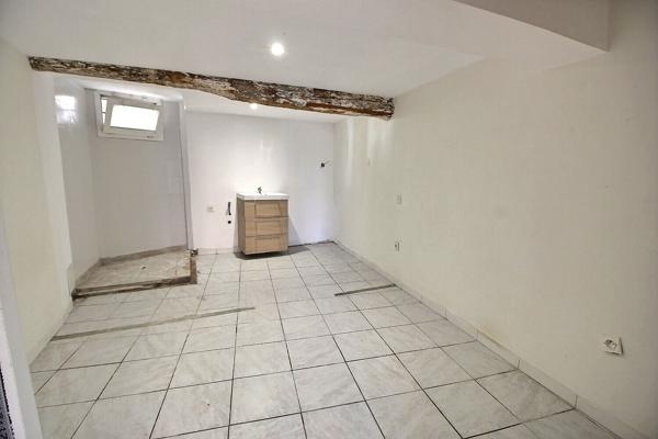A VENDRE AUCOEUR DE CABESTANY MAISON DE VILLAGE EN R+1
