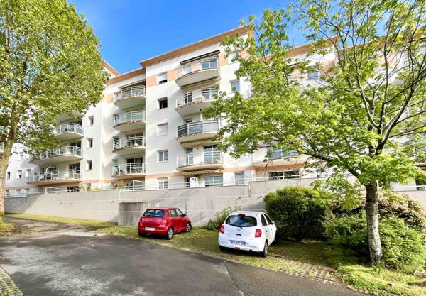 Appartement de 53m2 au 2ème étage avec ascenseur.