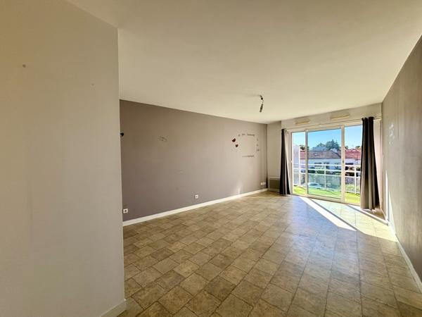 Appartement de 53m2 au 2ème étage avec ascenseur.