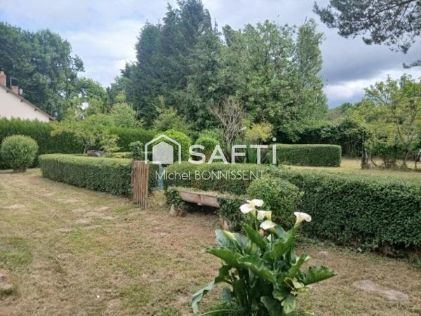 Pavillon 101 m2 , 4 chambres , un garage , terrain 1300m