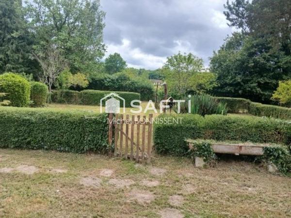 Pavillon 101 m2 , 4 chambres , un garage , terrain 1300m