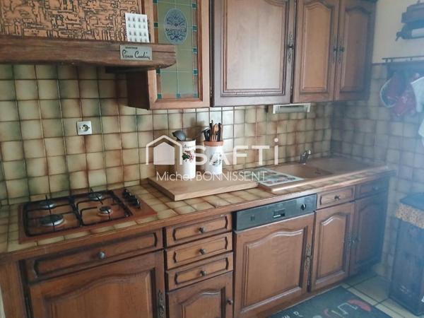 Pavillon 101 m2 , 4 chambres , un garage , terrain 1300m