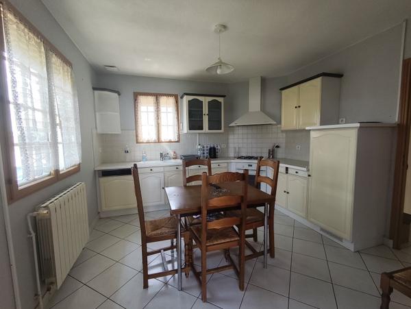 Grande maison familiale en parfait état, jardin, DPE C, proche tramway et axes A71/A75 - Clermont ferrand