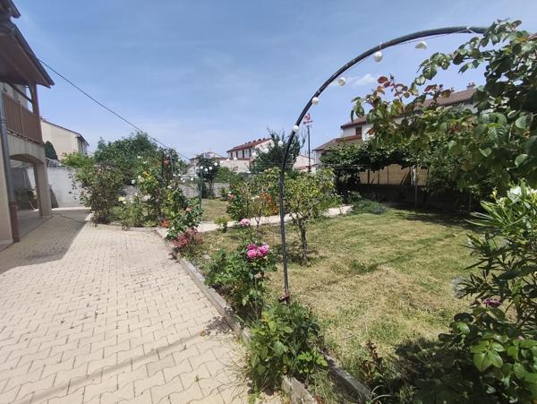 Grande maison familiale en parfait état, jardin, DPE C, proche tramway et axes A71/A75 - Clermont ferrand