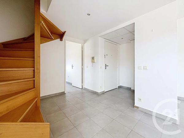 Appartement F3 à vendre  3 pièces - 63 m 2   MARSEILLE  - 13002