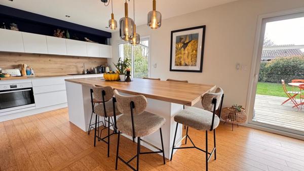 Superbe villa de plain-pied, sur beau jardin intimiste