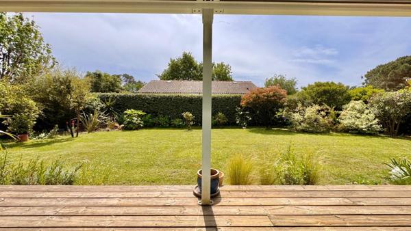 Superbe villa de plain-pied, sur beau jardin intimiste