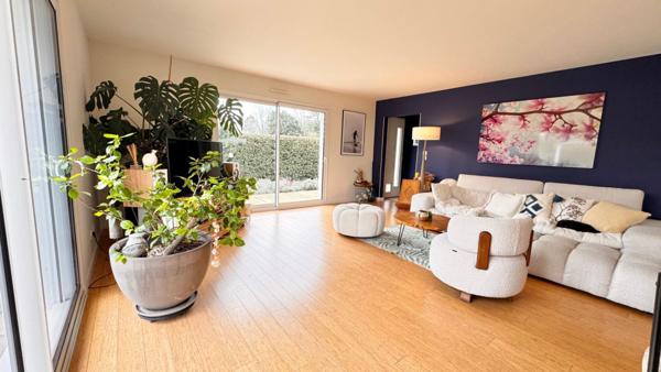 Superbe villa de plain-pied, sur beau jardin intimiste
