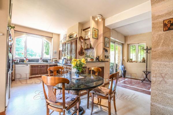 Mas Provençal secteur Sainte Cecile Les Vignes 9 pièce(s) 225 m2