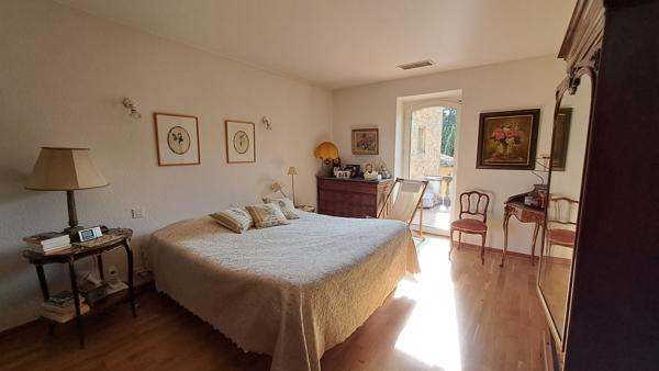 Mas Provençal secteur Sainte Cecile Les Vignes 9 pièce(s) 225 m2
