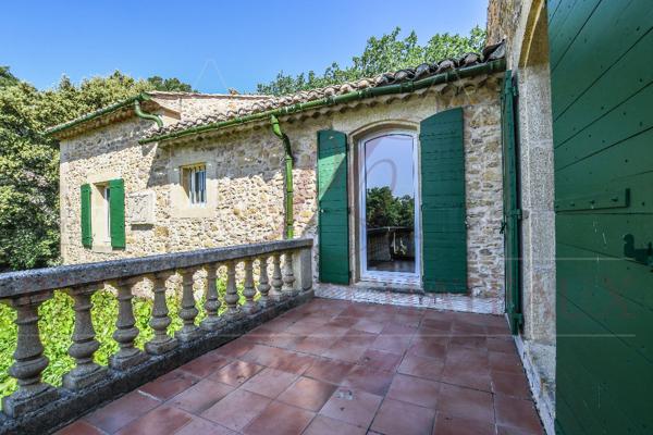 Mas Provençal secteur Sainte Cecile Les Vignes 9 pièce(s) 225 m2