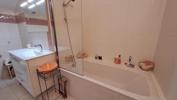 Mas Provençal secteur Sainte Cecile Les Vignes 9 pièce(s) 225 m2