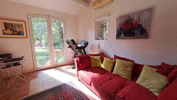 Mas Provençal secteur Sainte Cecile Les Vignes 9 pièce(s) 225 m2
