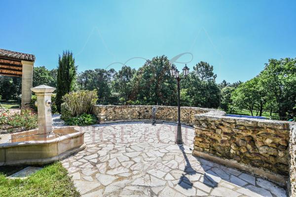 Mas Provençal secteur Sainte Cecile Les Vignes 9 pièce(s) 225 m2
