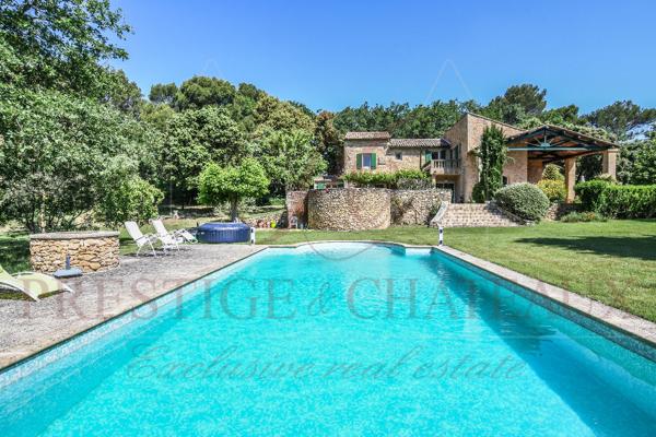 Mas Provençal secteur Sainte Cecile Les Vignes 9 pièce(s) 225 m2