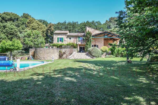 Mas Provençal secteur Sainte Cecile Les Vignes 9 pièce(s) 225 m2