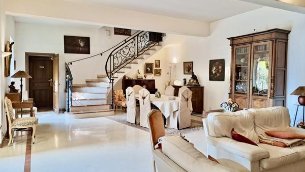 Mas Provençal secteur Sainte Cecile Les Vignes 9 pièce(s) 225 m2