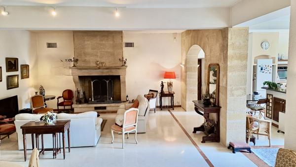 Mas Provençal secteur Sainte Cecile Les Vignes 9 pièce(s) 225 m2