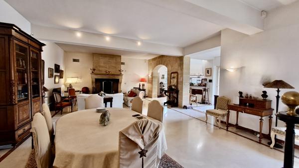 Mas Provençal secteur Sainte Cecile Les Vignes 9 pièce(s) 225 m2