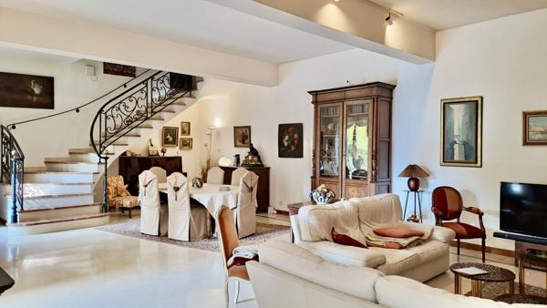Mas Provençal secteur Sainte Cecile Les Vignes 9 pièce(s) 225 m2