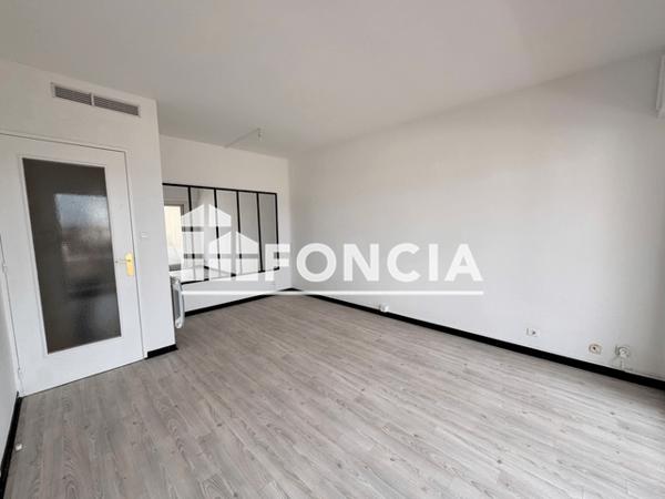 Location Appartement 3 pièces 61.93 m² - 2228 BOULEVARD DU FRONT DE MER Hyeres 83400
