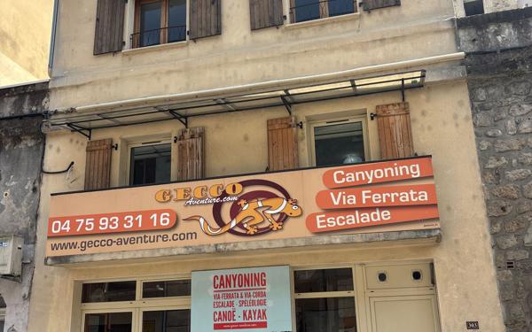 Maison à vendre    4 pièces •  Joyeuse