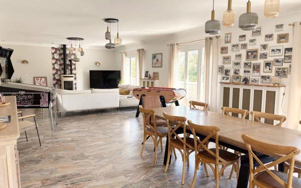 Maison à vendre    6 pièces •  Favières